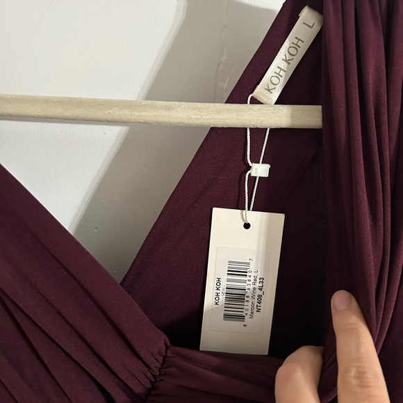 Elegant Burgundy Maxi Dress - Picture 4 of 8